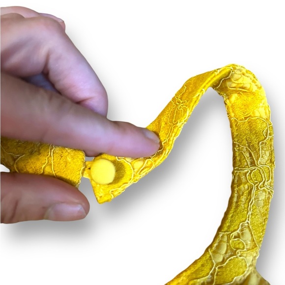 Superdown Samara Gold Halter Mini Dress Size XS New With Tags Yellow Revolve - Picture 8 of 12